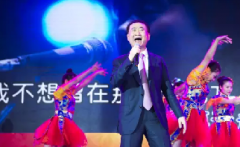 “國民公公”王健林火了，首富玩起了搖滾